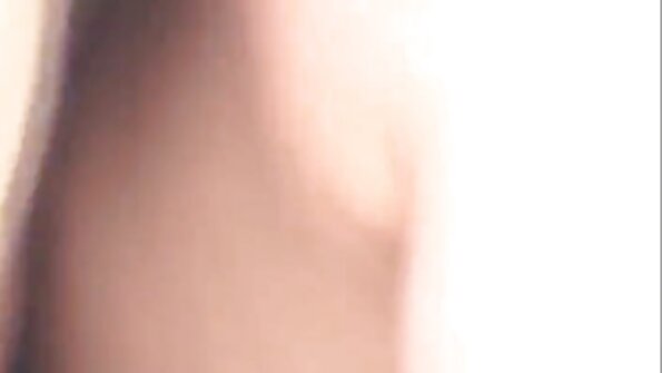 Latina Nikki Kay su nuskusta pūlinga gauna apkrovą ant veido